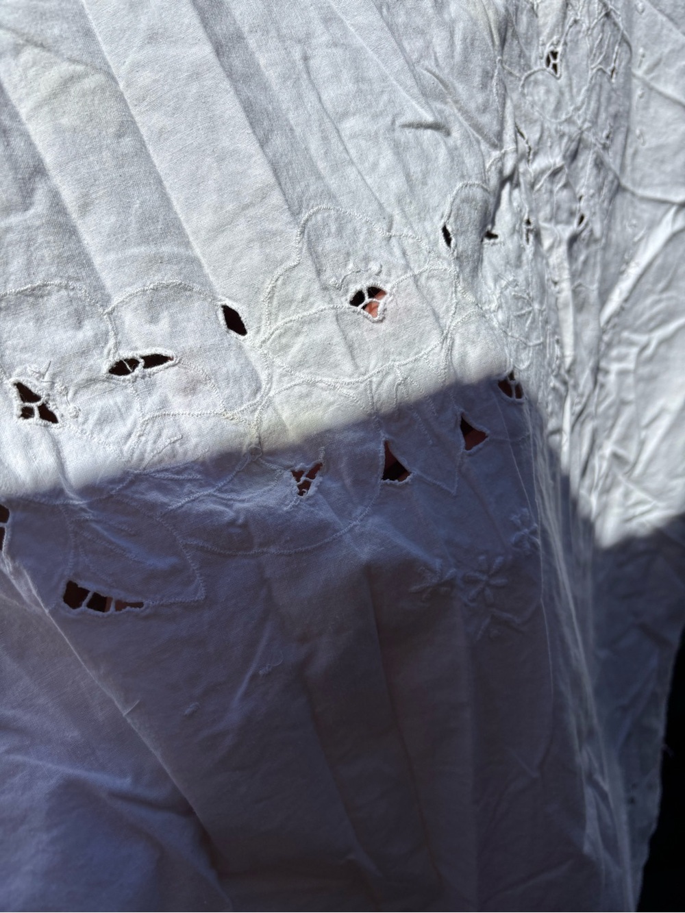 White Eyelet Tablecloth - Picture 2 of 6